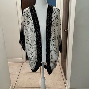 Urban outfitters ecote black white boho kimono ikat printed open cardigan size m